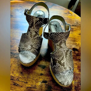 Carlos by Carlos Santana | WINNIE women’s wedge sandal. Size: 9M